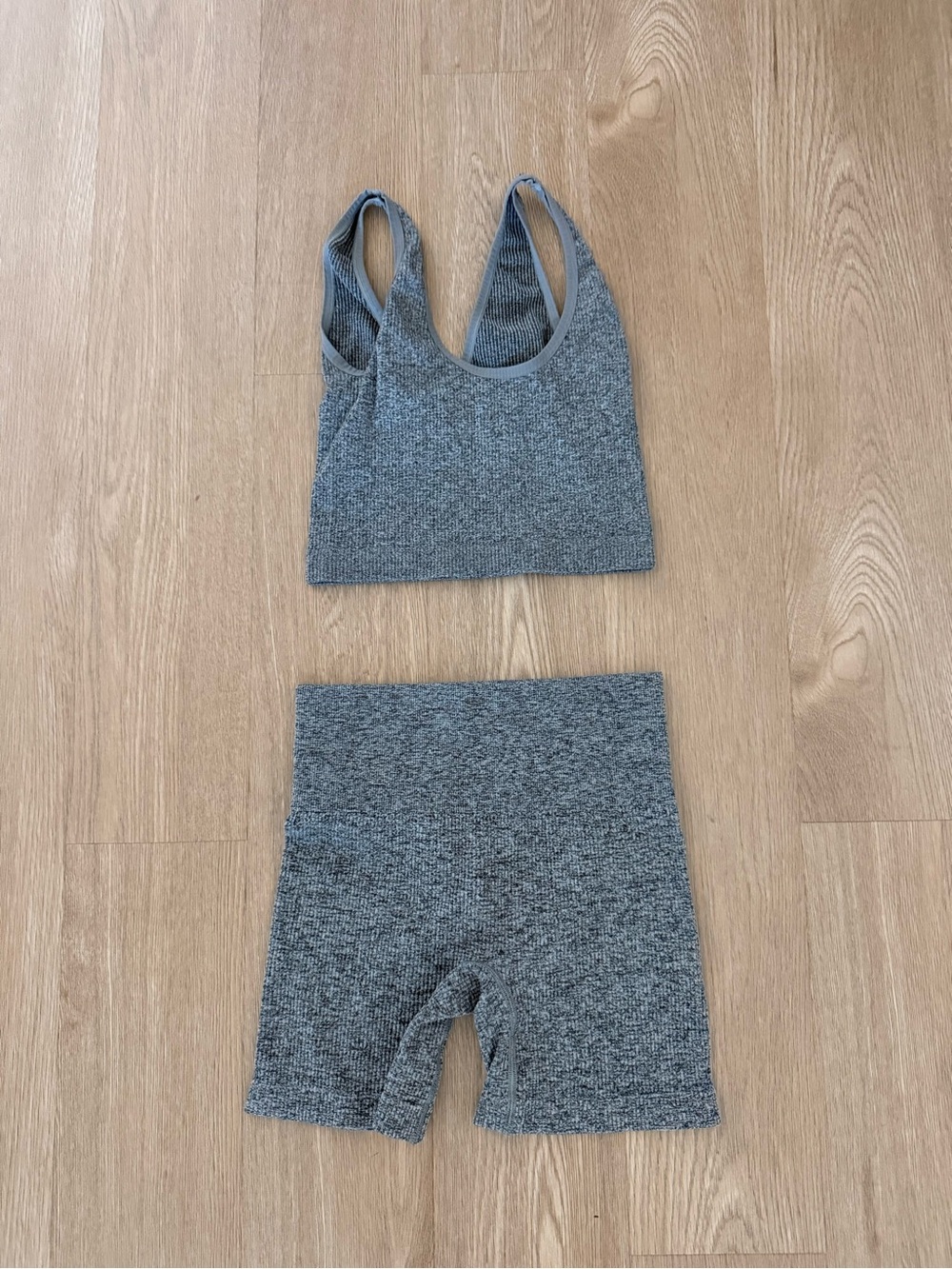 Colsie Heather Gray Seamless Ribbed Sports Bra & Bike Shorts Set